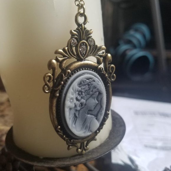 Vintage Style Necklace Bronze Tone Crystals - Picture 3 of 4